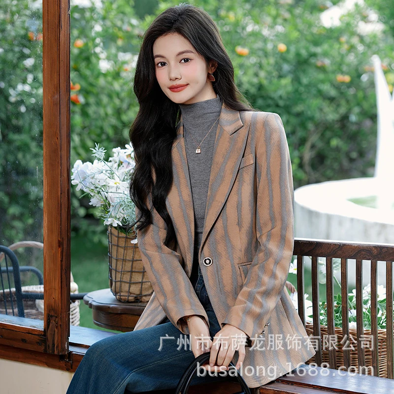2025New autumn business style women's long-sleeved professional suit and trousers formal workwear9189
2025New autumn business style women's long-sleeved professional suit and trousers formal workwear9189
