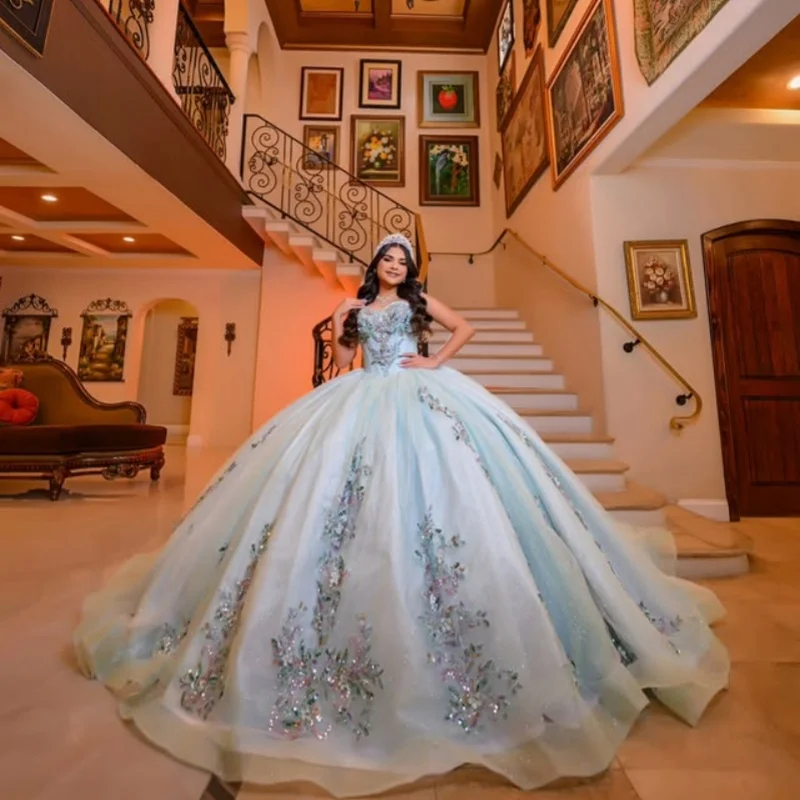 Индивидуальные синие платья Quinceanera с открытыми плечами и кристаллами с аппликацией из тюля с цветком и длинным хвостом Vestido 15, Quinceanera
Индивидуальные синие платья Quinceanera с открытыми плечами и кристаллами с аппликацией из тюля с цветком и длинным хвостом Vestido 15, Quinceanera