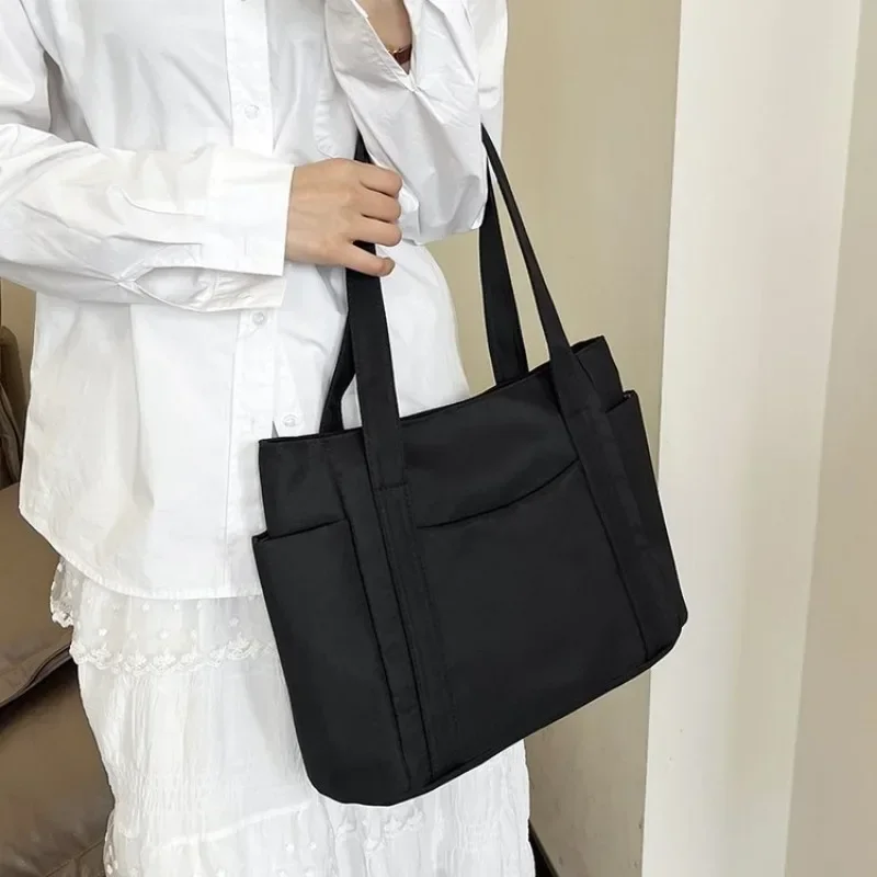 Simple Designer Vintage Diaper Bags For Women Minimalist High-End Shoulder Bag Large Capacity Tote Bag Elegant Solid Color
Simple Designer Vintage Diaper Bags For Women Minimalist High-End Shoulder Bag Large Capacity Tote Bag Elegant Solid Color