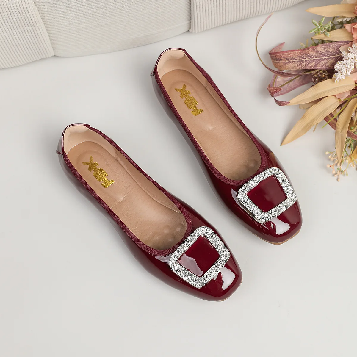 2025 Spring and Autumn New Fashionable Versatile Shallow Mouth Square Head Water Diamond Square Buckle Large Flat Women's Shoes
2025 Spring and Autumn New Fashionable Versatile Shallow Mouth Square Head Water Diamond Square Buckle Large Flat Women's Shoes