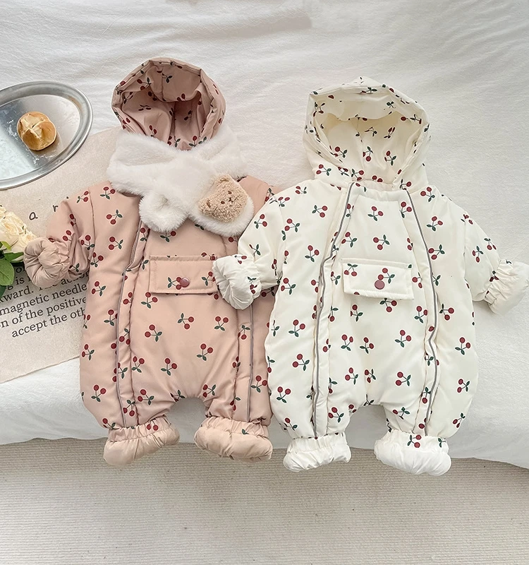 Thiened Cotton Padded Winter Outfit for Babies with Hat Zipper Closure Warm Rer Baby Clothes Outwear Hooded Coat
Thiened Cotton Padded Winter Outfit for Babies with Hat Zipper Closure Warm Rer Baby Clothes Outwear Hooded Coat