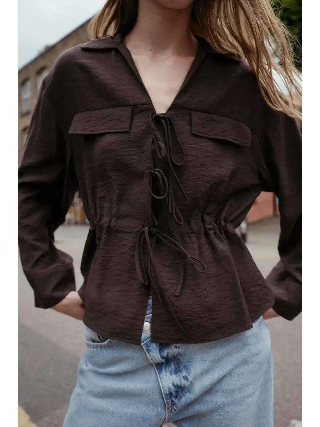 Ранняя осень, длинный све, завязанный на талии, V-Ne, украшенный узлом, женский модный тонкий материал для путешествий, универсальный размер
Ранняя осень, длинный све, завязанный на талии, V-Ne, украшенный узлом, женский модный тонкий материал для путешествий, универсальный размер