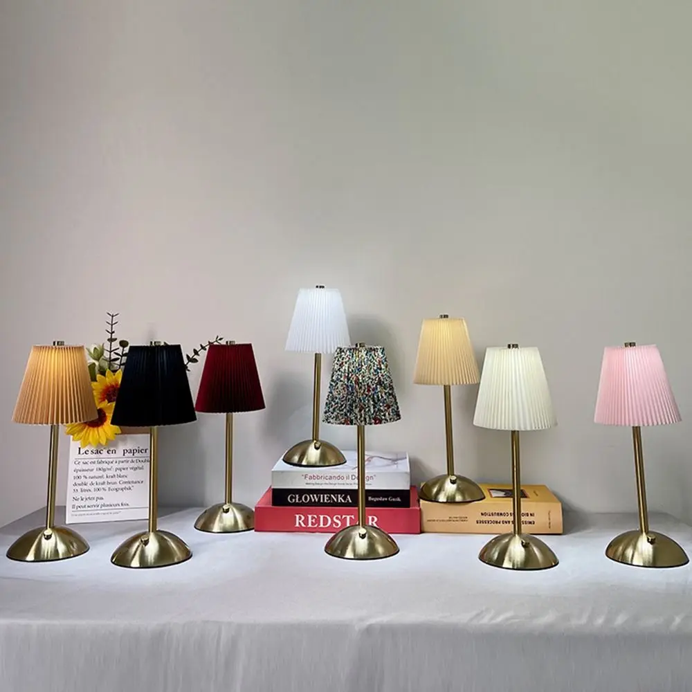 Metal Base Pleated Desk Lamp Pastoral Style Fabric Shade Touch Bedside Lamp 3 Color Lights Dimmable Bedside Ambient Light
Metal Base Pleated Desk Lamp Pastoral Style Fabric Shade Touch Bedside Lamp 3 Color Lights Dimmable Bedside Ambient Light
