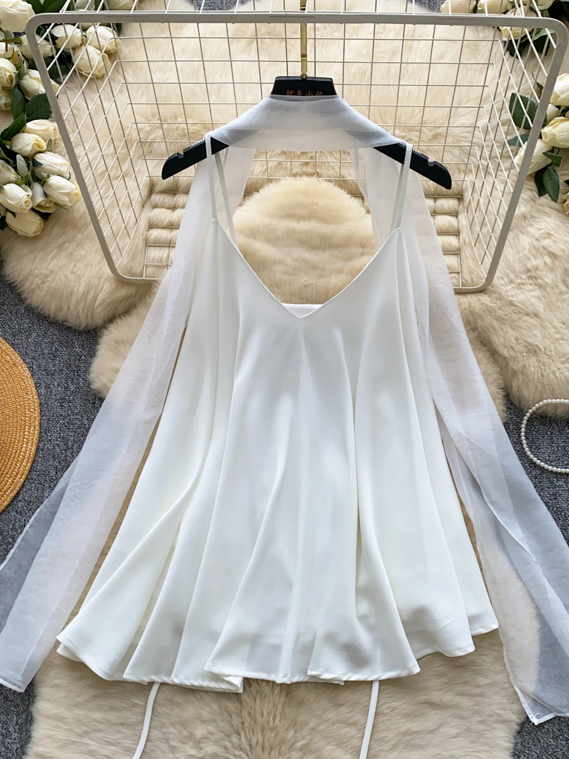 Elegant Neck Hanging Design Women's Vest Atmosphere Sensation Summer White Sash Outerwear Commute Style Slimming Backless
Elegant Neck Hanging Design Women's Vest Atmosphere Sensation Summer White Sash Outerwear Commute Style Slimming Backless