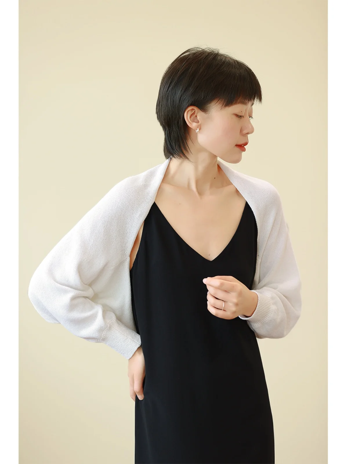 Тонкий хлопковый кардиган из пряжи, длинный, свободный, вязаный свитер для женщин, осенняя новинка, топ с открытыми плечами
Тонкий хлопковый кардиган из пряжи, длинный, свободный, вязаный свитер для женщин, осенняя новинка, топ с открытыми плечами