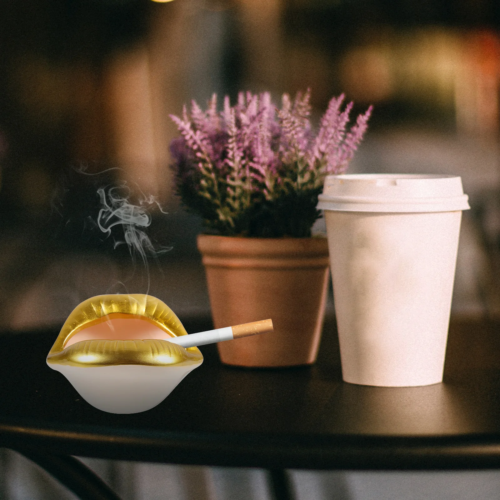 Ash Tray Desktop Ornament Cigarette Butt Tank Smokers Gift Porcelain Ashtray Golden Household Lip Shape
Ash Tray Desktop Ornament Cigarette Butt Tank Smokers Gift Porcelain Ashtray Golden Household Lip Shape
