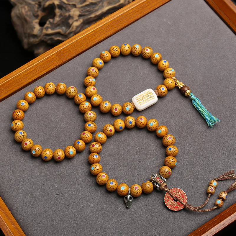 Single-strand collectible bracelet made from natural,aged,crack-patterned multi-coloured, high-density star-and-moon bodhi seeds
Single-strand collectible bracelet made from natural,aged,crack-patterned multi-coloured, high-density star-and-moon bodhi seeds