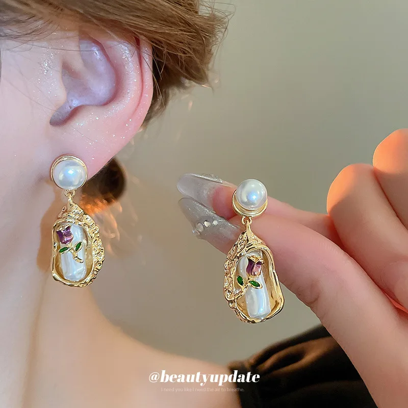 Real Gold Electroplated Silver Needle Pearl Flower Earrings French Palace Style Earrings Retro High-end Personalized Versatile
Real Gold Electroplated Silver Needle Pearl Flower Earrings French Palace Style Earrings Retro High-end Personalized Versatile