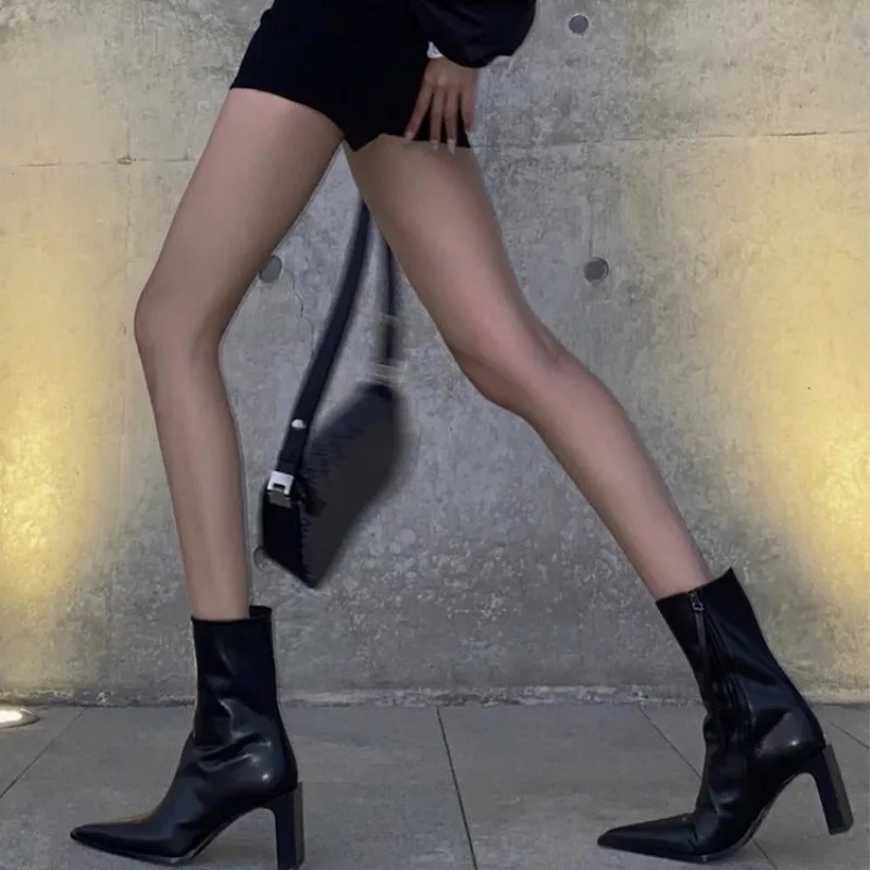 Новинка 2023 года, ботильоны на высоком каблуке Aphixta, однотонная женская обувь из лакированной кожи, элегантные зимние ботинки на молнии с острым носком 
Новинка 2023 года, ботильоны на высоком каблуке Aphixta, однотонная женская обувь из лакированной кожи, элегантные зимние ботинки на молнии с острым носком