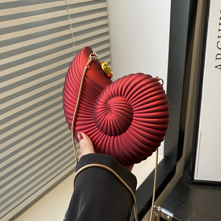 Simple Conch Shape Dinner Bag Women's Shoulder Crossbody Bag Funny Personality Chain Clutch Acrylic Shell Phone Bags Bolso Mujer
Simple Conch Shape Dinner Bag Women's Shoulder Crossbody Bag Funny Personality Chain Clutch Acrylic Shell Phone Bags Bolso Mujer