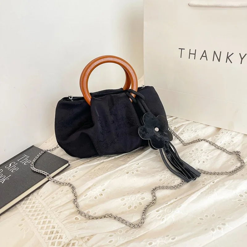 Women's Tote Bag Crafted From Premium Leather Featuring Famous Designer Inspired And High-End Commuter Vintage Style
Women's Tote Bag Crafted From Premium Leather Featuring Famous Designer Inspired And High-End Commuter Vintage Style