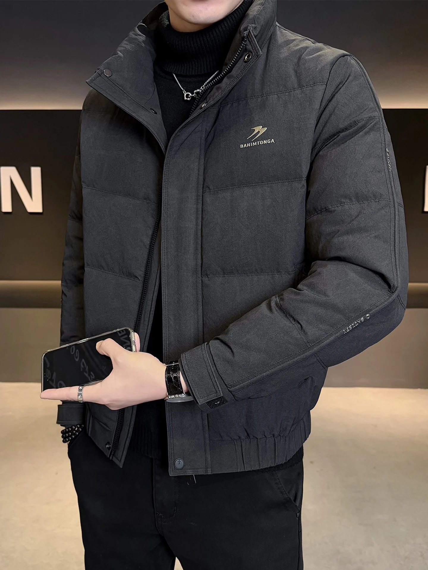 High-End Men's down Jaet ort Thiened Lightweight Warm Winter Coat Faionable Brand 2025 New Sle Slim Fit Cold Proof
High-End Men's down Jaet ort Thiened Lightweight Warm Winter Coat Faionable Brand 2025 New Sle Slim Fit Cold Proof