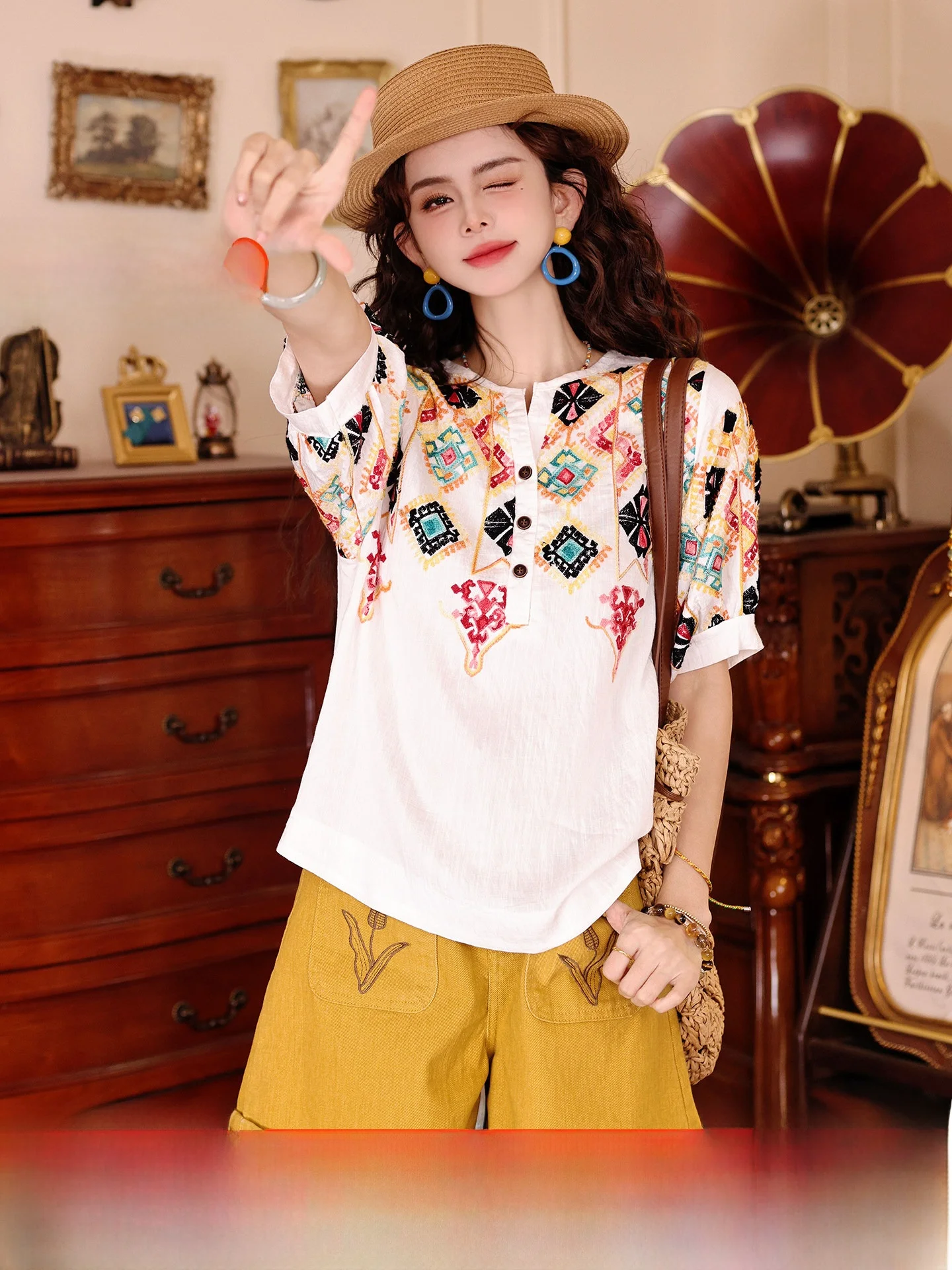 Chen Jiajie Totem Sun Vintage Embroidered ort Sve Women's T-irt Casual Summer Top Breathable Cotton Linen Blend
Chen Jiajie Totem Sun Vintage Embroidered ort Sve Women's T-irt Casual Summer Top Breathable Cotton Linen Blend