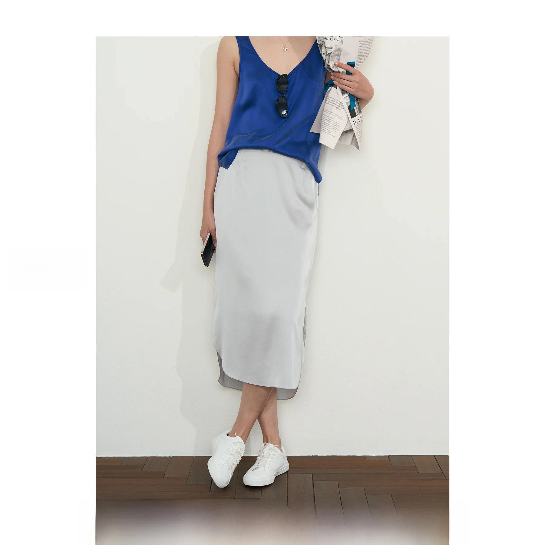 Юбка-миди Jue i Silver ey Bla Wrap с круглым подолом и боковыми разрезами, повседневная, деловая, со средней талией, H-образного силуэта
Юбка-миди Jue i Silver ey Bla Wrap с круглым подолом и боковыми разрезами, повседневная, деловая, со средней талией, H-образного силуэта