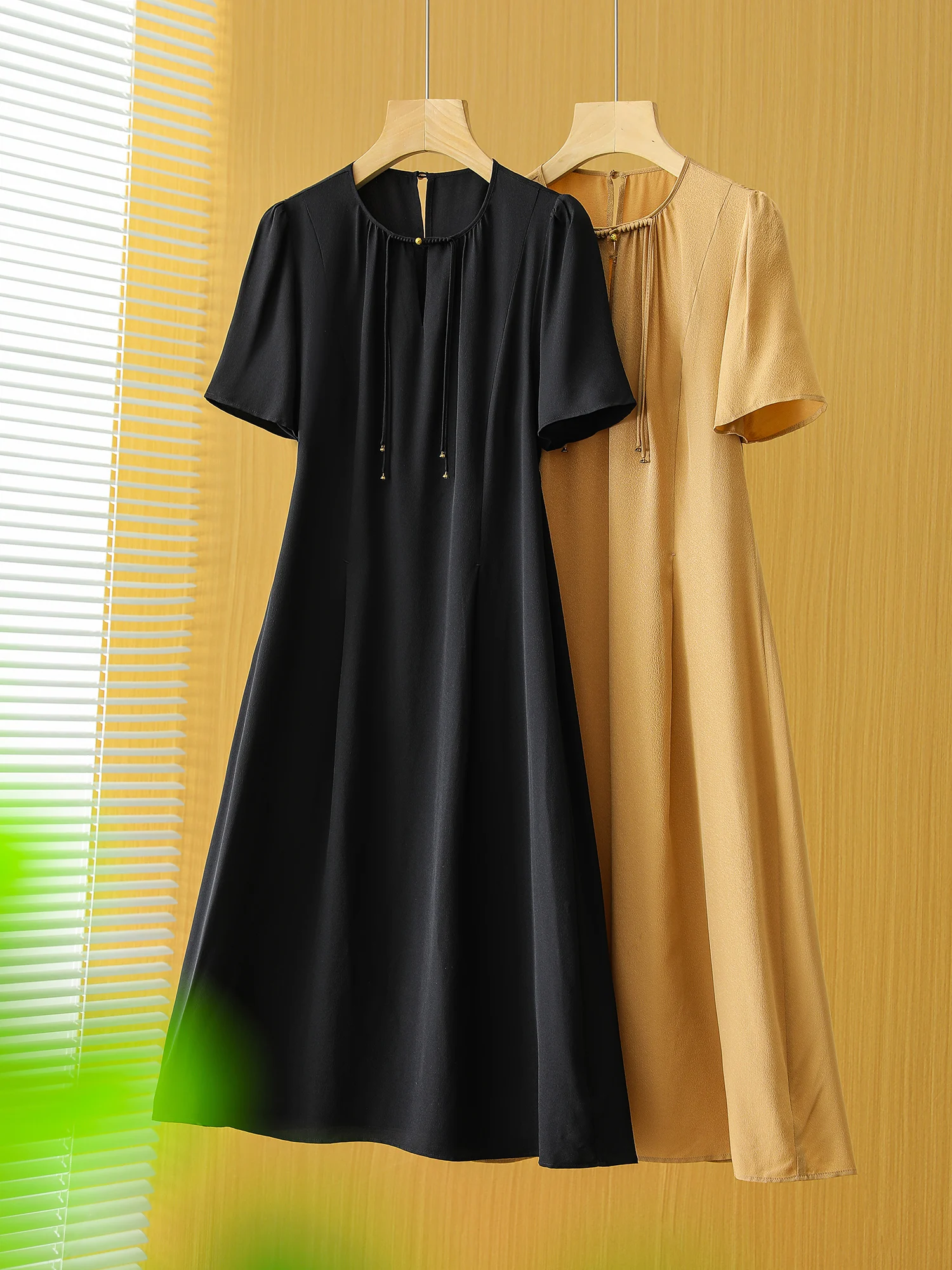 New heavyweight full silk mulberry round neck slim fit water shield dress LY9016
New heavyweight full silk mulberry round neck slim fit water shield dress LY9016