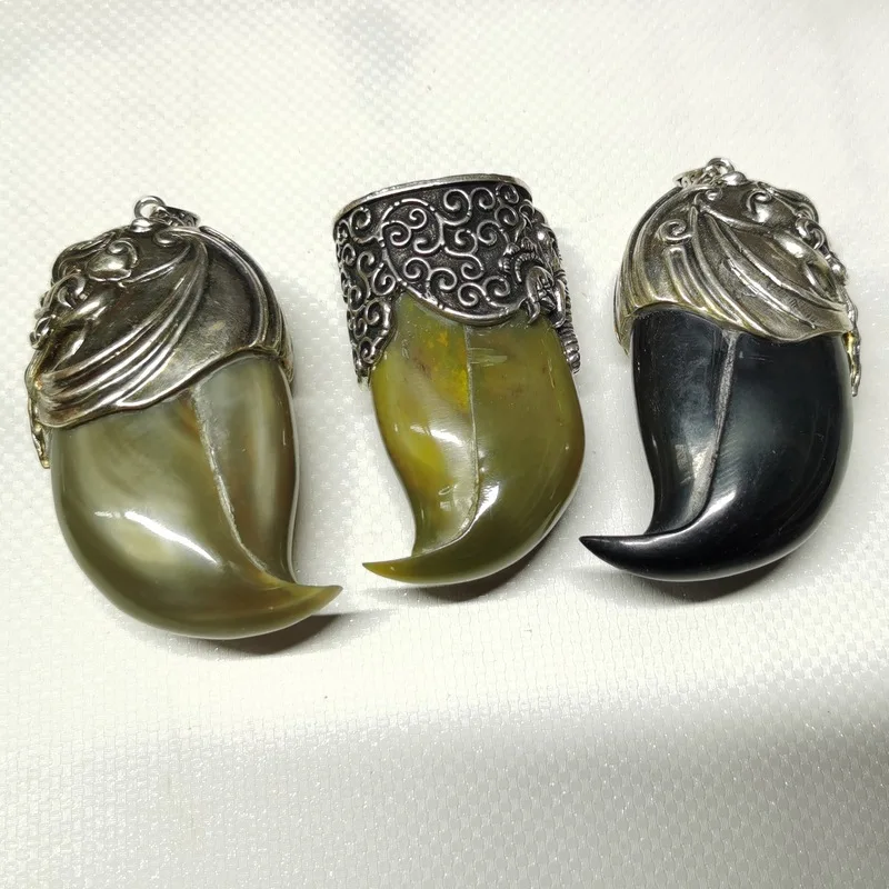 Carved Ox Horn Eagle Beak Pendant
Carved Ox Horn Eagle Beak Pendant