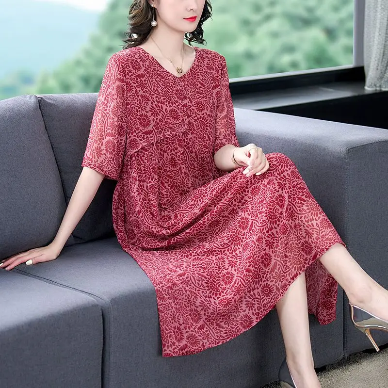 2024 Summer Vintage Prairie Chic Loose Simplicity Printing Generous V-neck Printing Women Red Floral Loose Middle Sleeve Dress
2024 Summer Vintage Prairie Chic Loose Simplicity Printing Generous V-neck Printing Women Red Floral Loose Middle Sleeve Dress