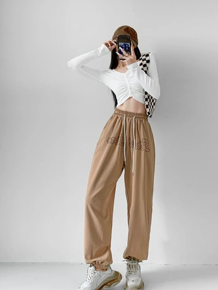 Rose Pattern Athletic Dance Pants Women Loose Fit Hip Hop Tapered Casual Sports Trousers
Rose Pattern Athletic Dance Pants Women Loose Fit Hip Hop Tapered Casual Sports Trousers