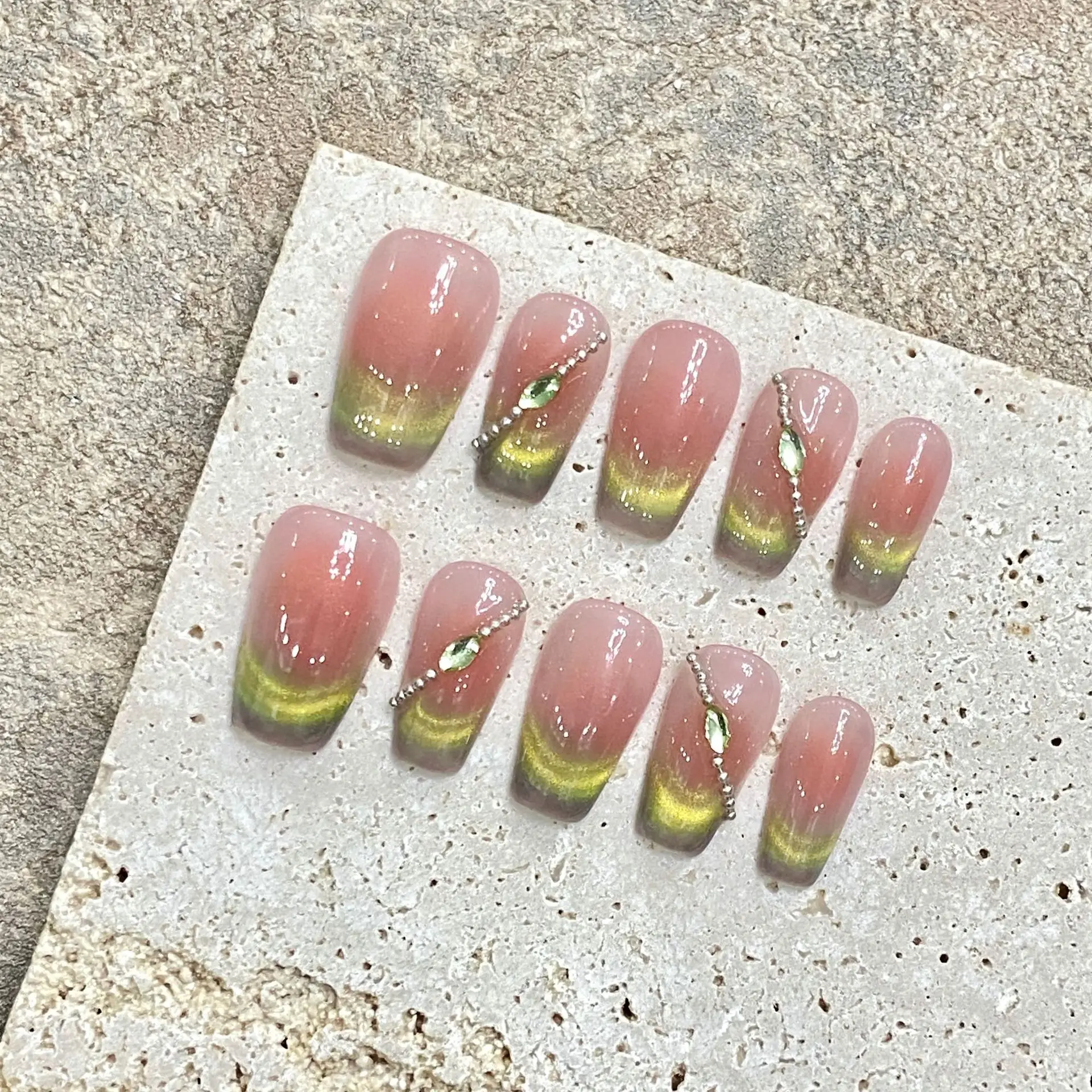 10pcs Summer Green Cat Eye Short Ballet False Nails French Design Detachable Fake Nails Art Heart Full Cover Press on Nails Tips
10pcs Summer Green Cat Eye Short Ballet False Nails French Design Detachable Fake Nails Art Heart Full Cover Press on Nails Tips