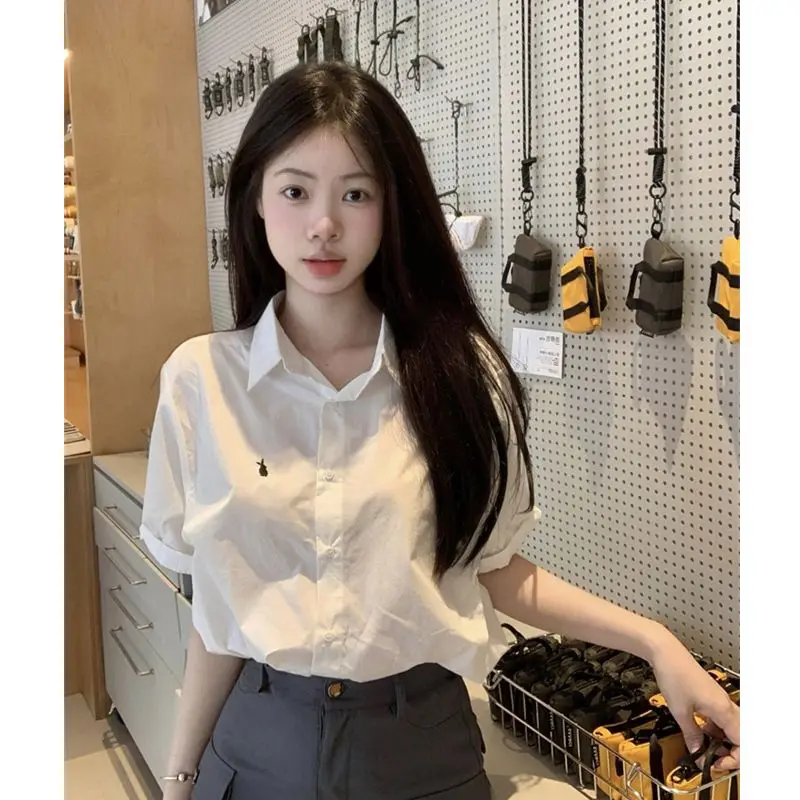 Casual Retro Rabbit Embroidered White Short Sleeved Shirt for Women Summer New Loose Commuting Pure Cotton Sweet Chic Shirt Top
Casual Retro Rabbit Embroidered White Short Sleeved Shirt for Women Summer New Loose Commuting Pure Cotton Sweet Chic Shirt Top