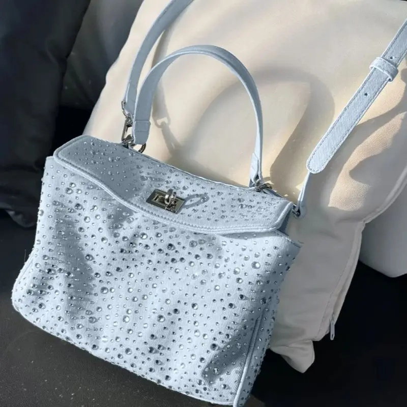 Light Luxury Diamond Handbag Retro Denim Cute Bag High-end Oxford Cloth Sequins Large Totebag Fashion Lock Shoulder Crossbodybag
Light Luxury Diamond Handbag Retro Denim Cute Bag High-end Oxford Cloth Sequins Large Totebag Fashion Lock Shoulder Crossbodybag