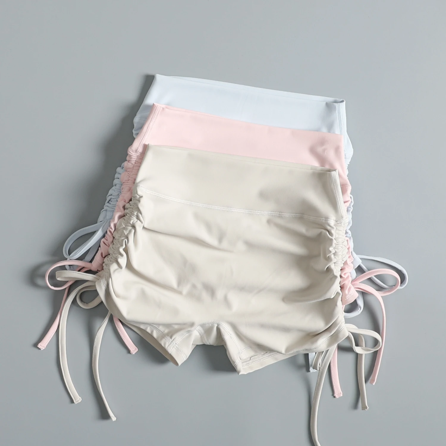 High-Waist Quick-Dry Running Shorts Women's Summer Yoga Training Sport Shorts Fitness Pants Three-Quarter Length Sporty Style
High-Waist Quick-Dry Running Shorts Women's Summer Yoga Training Sport Shorts Fitness Pants Three-Quarter Length Sporty Style