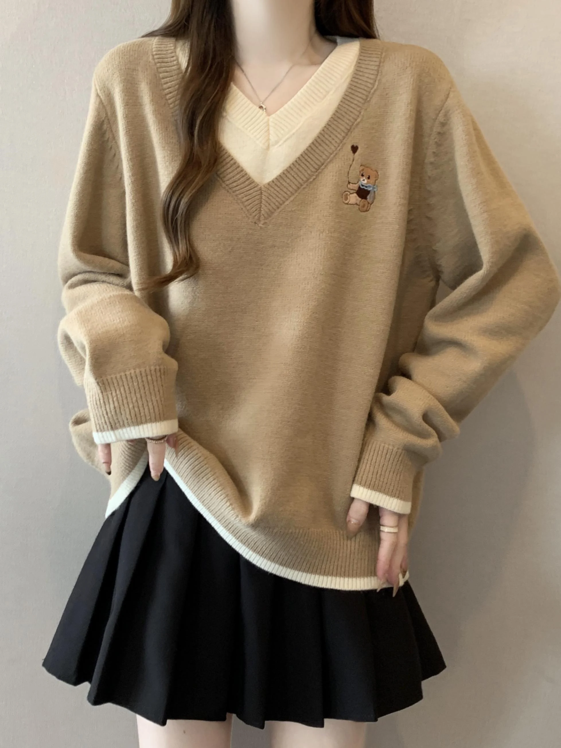 Khaki V-neck Bear Sweater Women's plus Size Base Shirt Fake Two-Piece Top Spring 2026 New Style Commute Style Loose Fit
Khaki V-neck Bear Sweater Women's plus Size Base Shirt Fake Two-Piece Top Spring 2026 New Style Commute Style Loose Fit