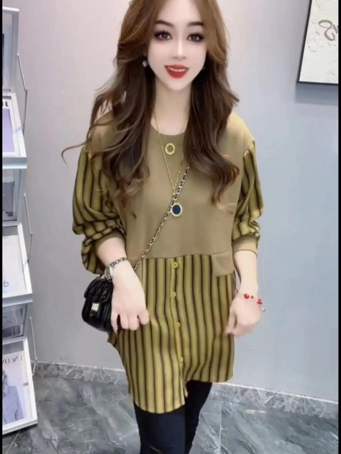 2025 Early Autumn New Shirt Korean Style Loose Slimming Mid-length Spliced slimming Pullover
2025 Early Autumn New Shirt Korean Style Loose Slimming Mid-length Spliced slimming Pullover