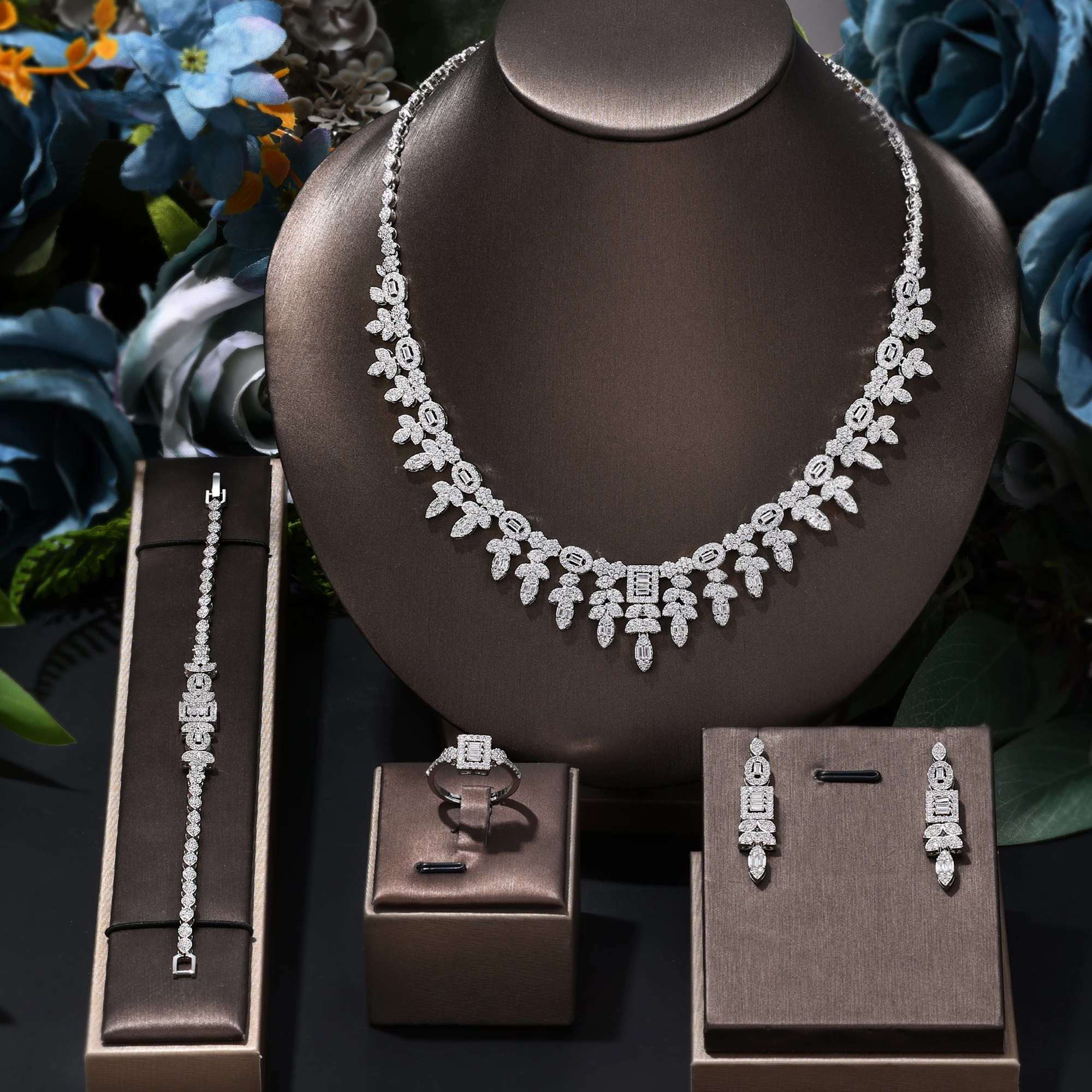 Fashion Clear Cubic Zirconia Leaves Design Necklace Earring 4pcs Set for Women Bridal Wedding Jewelry Sets
Fashion Clear Cubic Zirconia Leaves Design Necklace Earring 4pcs Set for Women Bridal Wedding Jewelry Sets