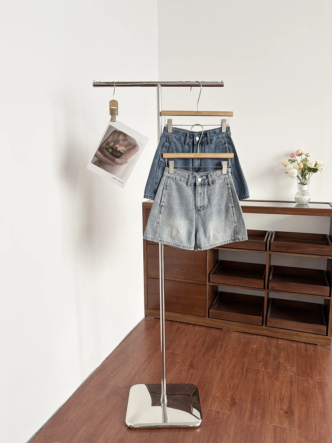 Retro High Waist Wide Leg A-Line Denim Shorts Women's Summer New Style Loose Fit Slimming Washed Polyester Fiber Jeans
Retro High Waist Wide Leg A-Line Denim Shorts Women's Summer New Style Loose Fit Slimming Washed Polyester Fiber Jeans
