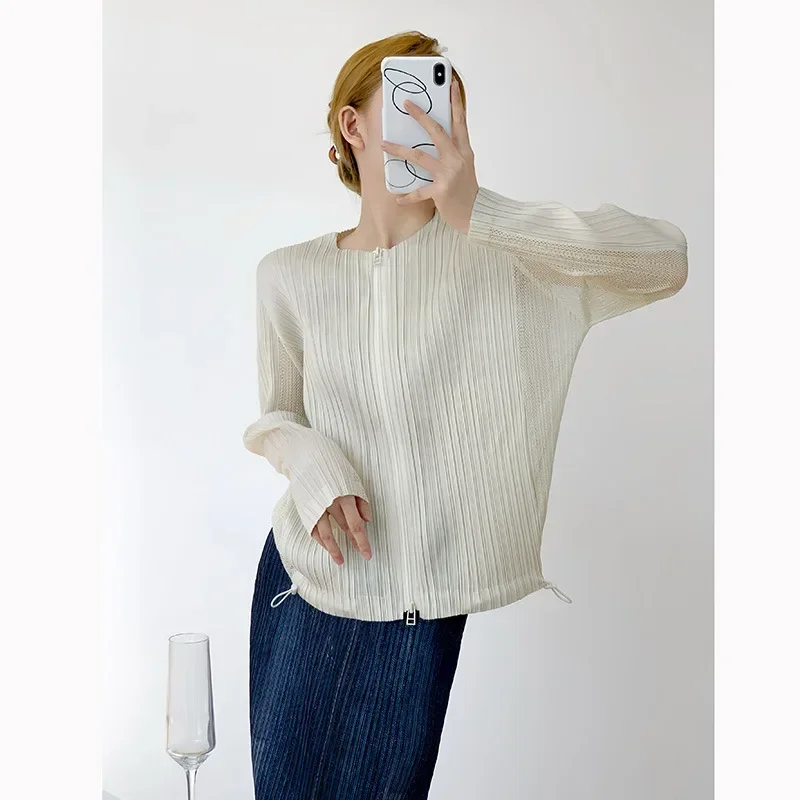 Miyake плиссированная куртка с круглым вырезом, женская сетчатая короткая молния, модная женская рубашка
Miyake плиссированная куртка с круглым вырезом, женская сетчатая короткая молния, модная женская рубашка