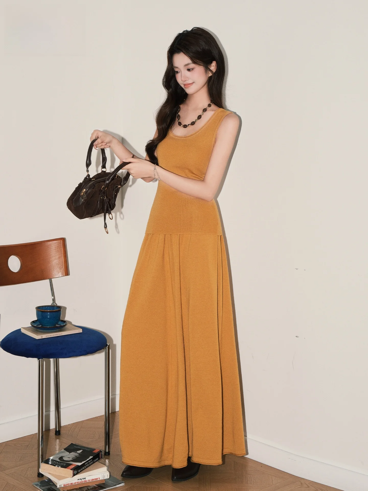 Korean Style Spicy Girl Sleeveless Strap Vest Women's New 2026 Summer A-Line Dress Casual Fashion Set Long Skirt
Korean Style Spicy Girl Sleeveless Strap Vest Women's New 2026 Summer A-Line Dress Casual Fashion Set Long Skirt