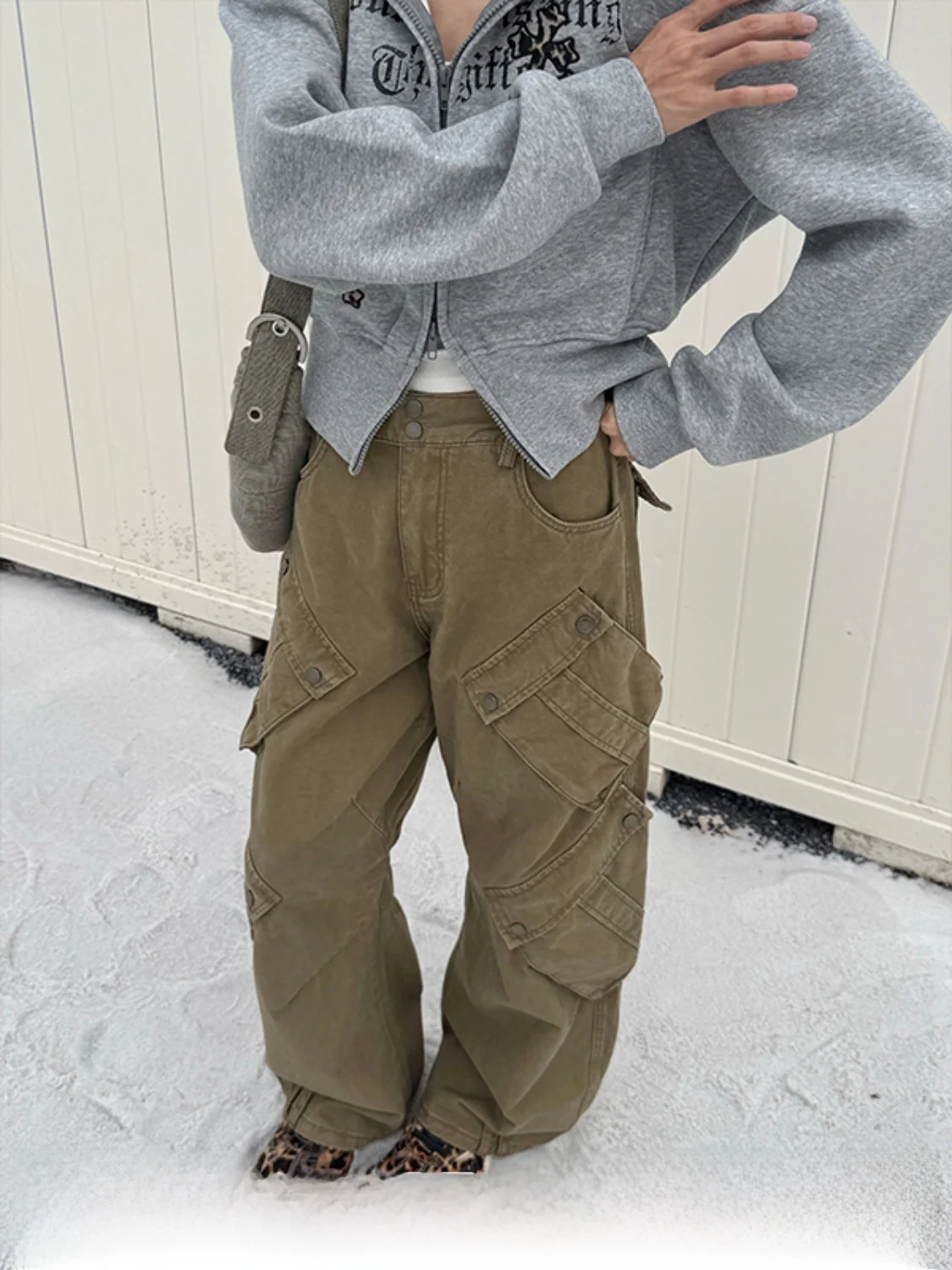 URKR 3D индивидуальные рабочие брюки с несколькими карманами, повседневные широкие мужские и женские прямые хлопковые брюки-карго, винтажные брюки
URKR 3D индивидуальные рабочие брюки с несколькими карманами, повседневные широкие мужские и женские прямые хлопковые брюки-карго, винтажные брюки