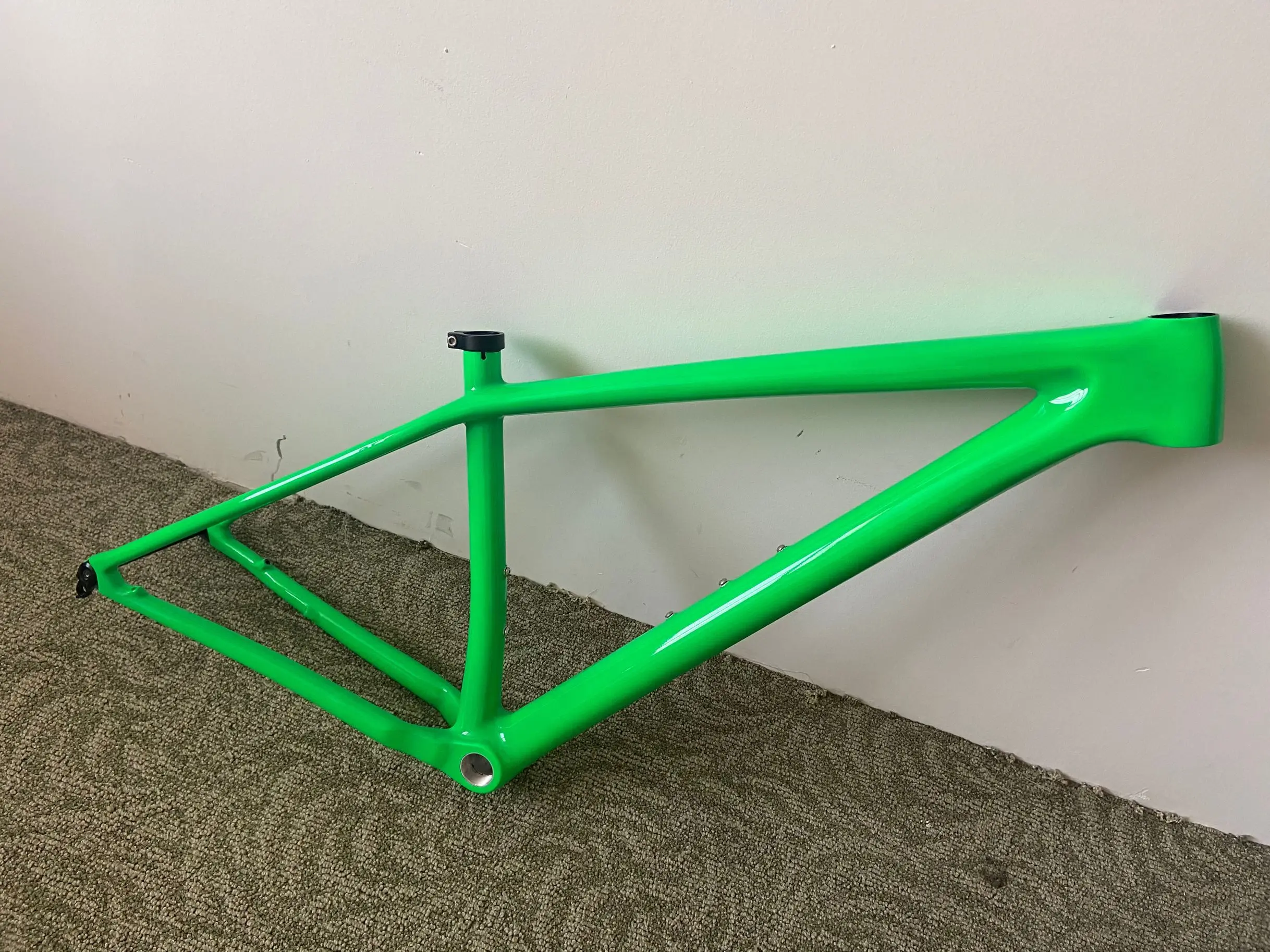 UD Glossy custom paint mountain carbon bike frame 29er MTB hardtail carbon frame bsa+seatpost+headset S M L in stock
UD Glossy custom paint mountain carbon bike frame 29er MTB hardtail carbon frame bsa+seatpost+headset S M L in stock