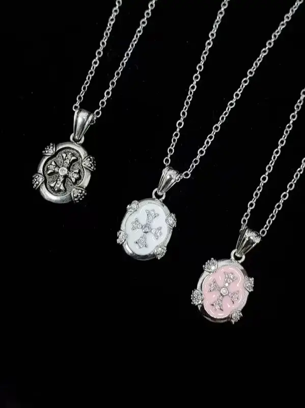 MDL Moissanite Style Europe And America Hip Hop Vintage Niche Design Cross Pendant Plated 18k Drip Glue Enamel
MDL Moissanite Style Europe And America Hip Hop Vintage Niche Design Cross Pendant Plated 18k Drip Glue Enamel