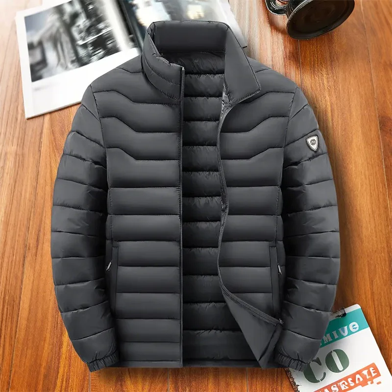 Men's Solid Color High Collar Parkas Zipper Pocket Puffer Jacket Man Autumn Winter Warm Thick Parka Coat Padded Overcoat for Men
Men's Solid Color High Collar Parkas Zipper Pocket Puffer Jacket Man Autumn Winter Warm Thick Parka Coat Padded Overcoat for Men