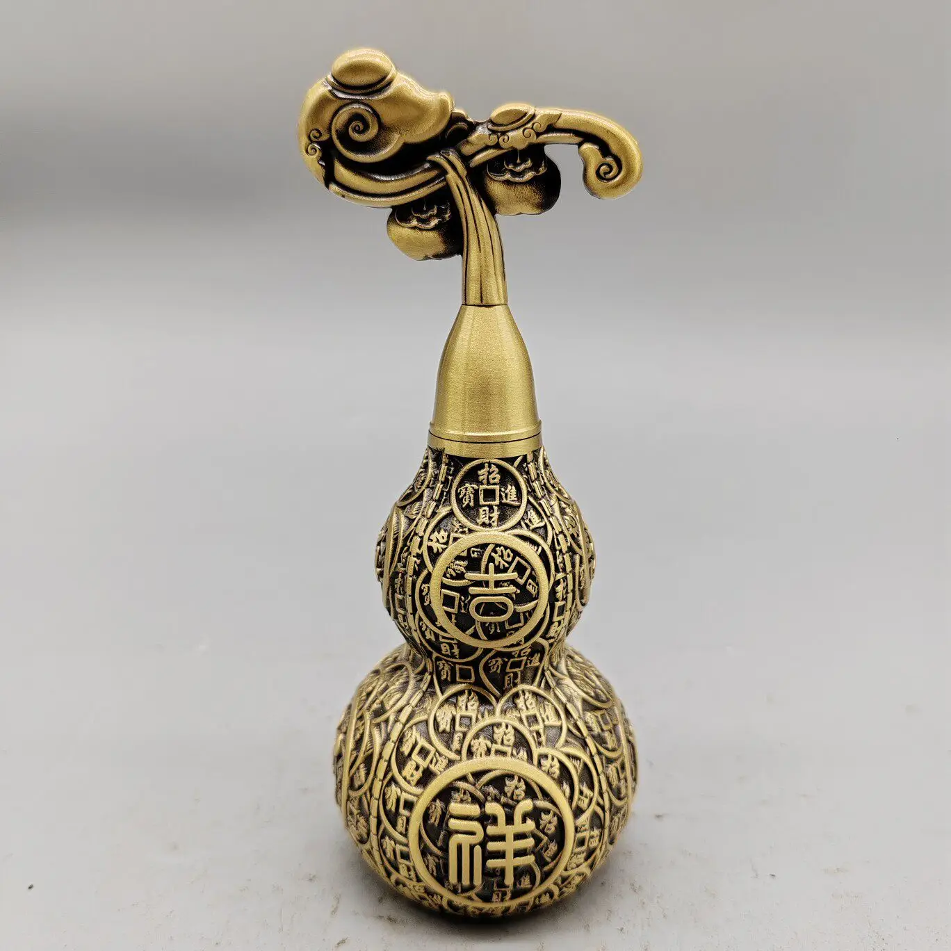Vintage Pure Copper Open Lucky Gourd Ornament Home Living Room Entrance Office Desktop Decor
Vintage Pure Copper Open Lucky Gourd Ornament Home Living Room Entrance Office Desktop Decor