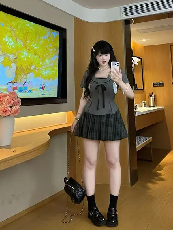 plus Size Loose Grey Tone Candy Waist in Fashionable Plaid Skirt Women Knot Design Summer Breathable Shirt
plus Size Loose Grey Tone Candy Waist in Fashionable Plaid Skirt Women Knot Design Summer Breathable Shirt