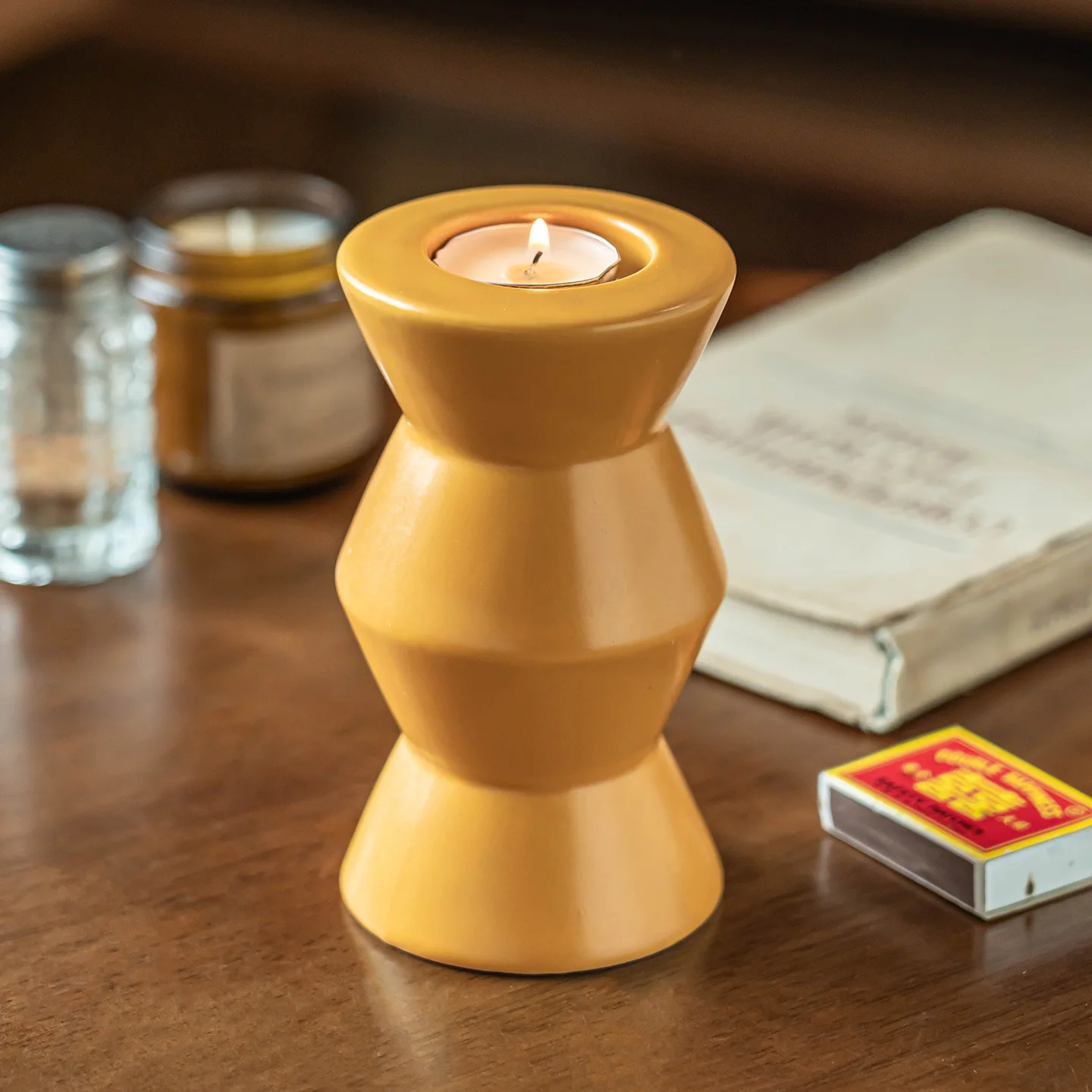 YFY candle holder premium ceramic ornament household candle holder dining table candle light dinner creative sense decoration
YFY candle holder premium ceramic ornament household candle holder dining table candle light dinner creative sense decoration