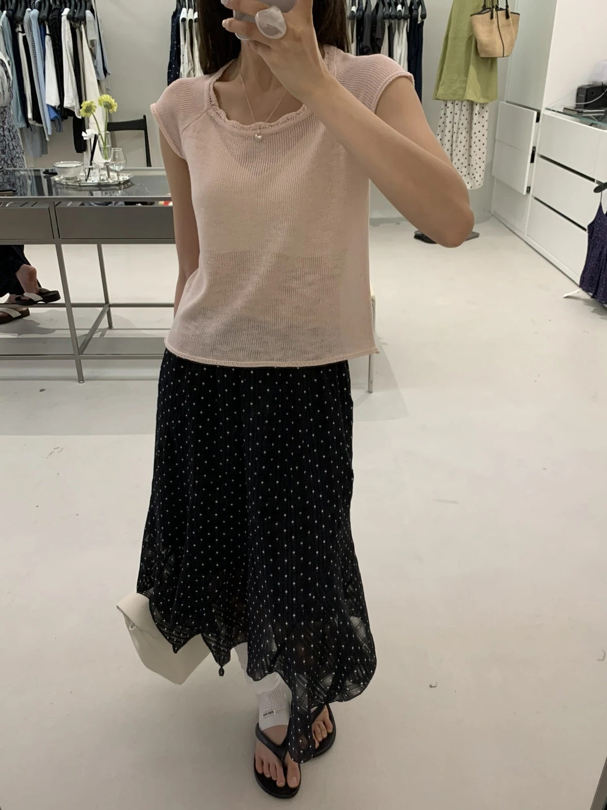 Lilian Enyill Korean Style Simple Pure Color Floral Collar Short Sleeve Knitted Sweater Women's Fashion Commute Style
Lilian Enyill Korean Style Simple Pure Color Floral Collar Short Sleeve Knitted Sweater Women's Fashion Commute Style