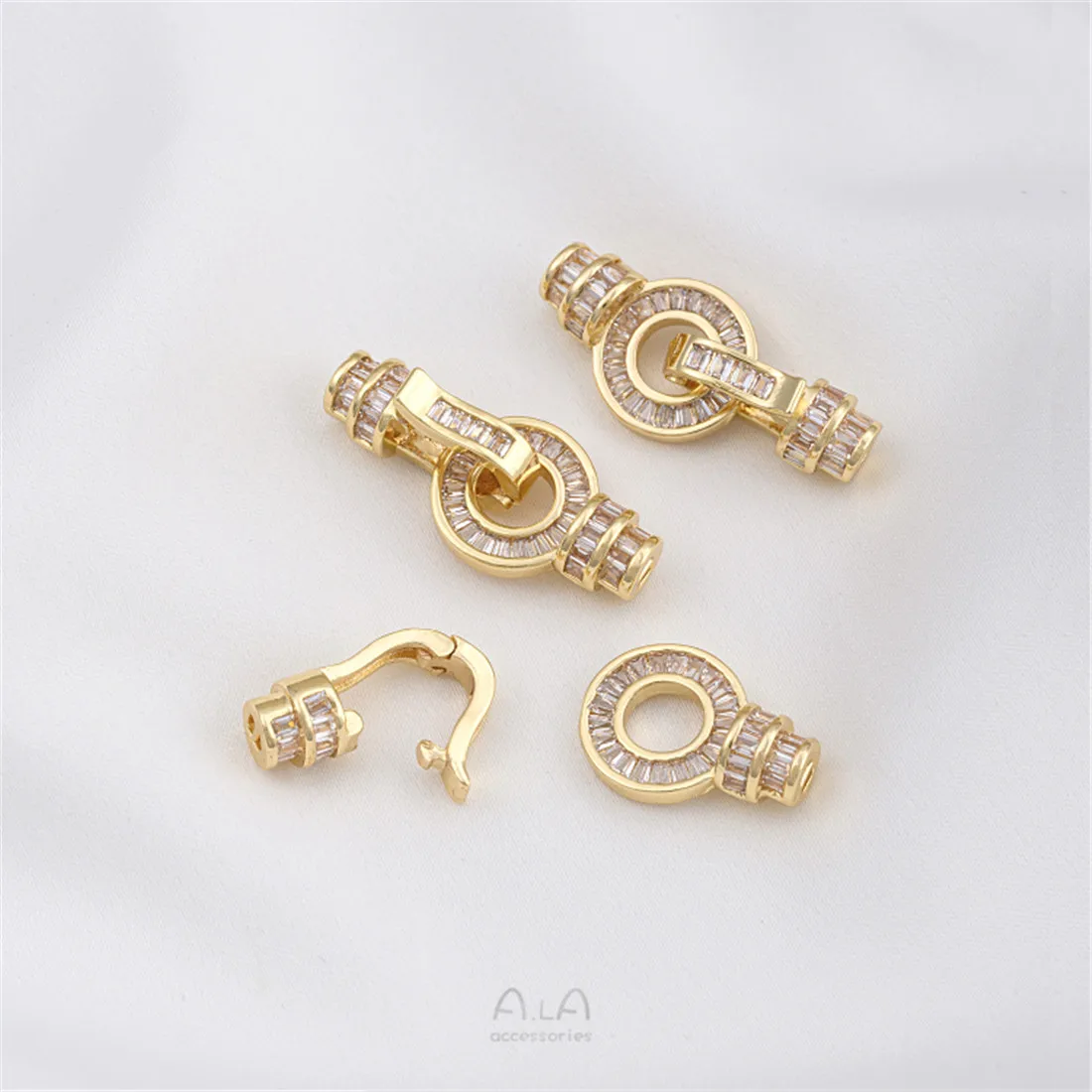 14K Gold-Color Zircon Ring Universal Buckle Pearl Necklace Clasp Head Handmade DIY Bracelet Jewelry Connection Clasp C001
14K Gold-Color Zircon Ring Universal Buckle Pearl Necklace Clasp Head Handmade DIY Bracelet Jewelry Connection Clasp C001