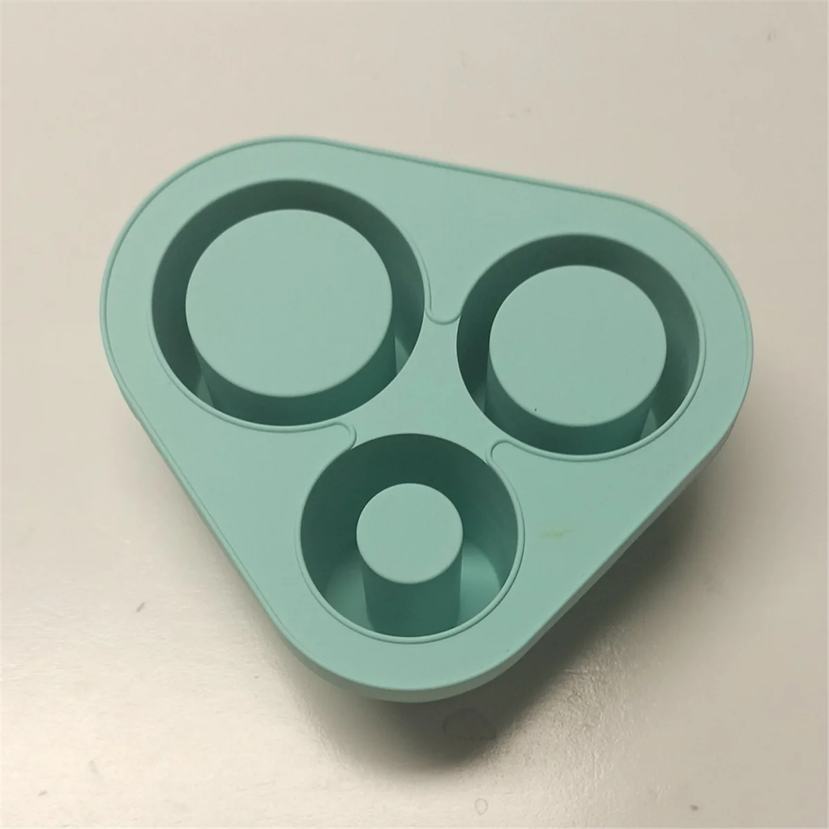 ONCE Ice-Cube Tray with Lid for 30 40Oz Tumblers 3 Hollow Cylinder Ice-Cube Molds for Mug Reusable Ice-Cube Tray for Drinks,B
ONCE Ice-Cube Tray with Lid for 30 40Oz Tumblers 3 Hollow Cylinder Ice-Cube Molds for Mug Reusable Ice-Cube Tray for Drinks,B