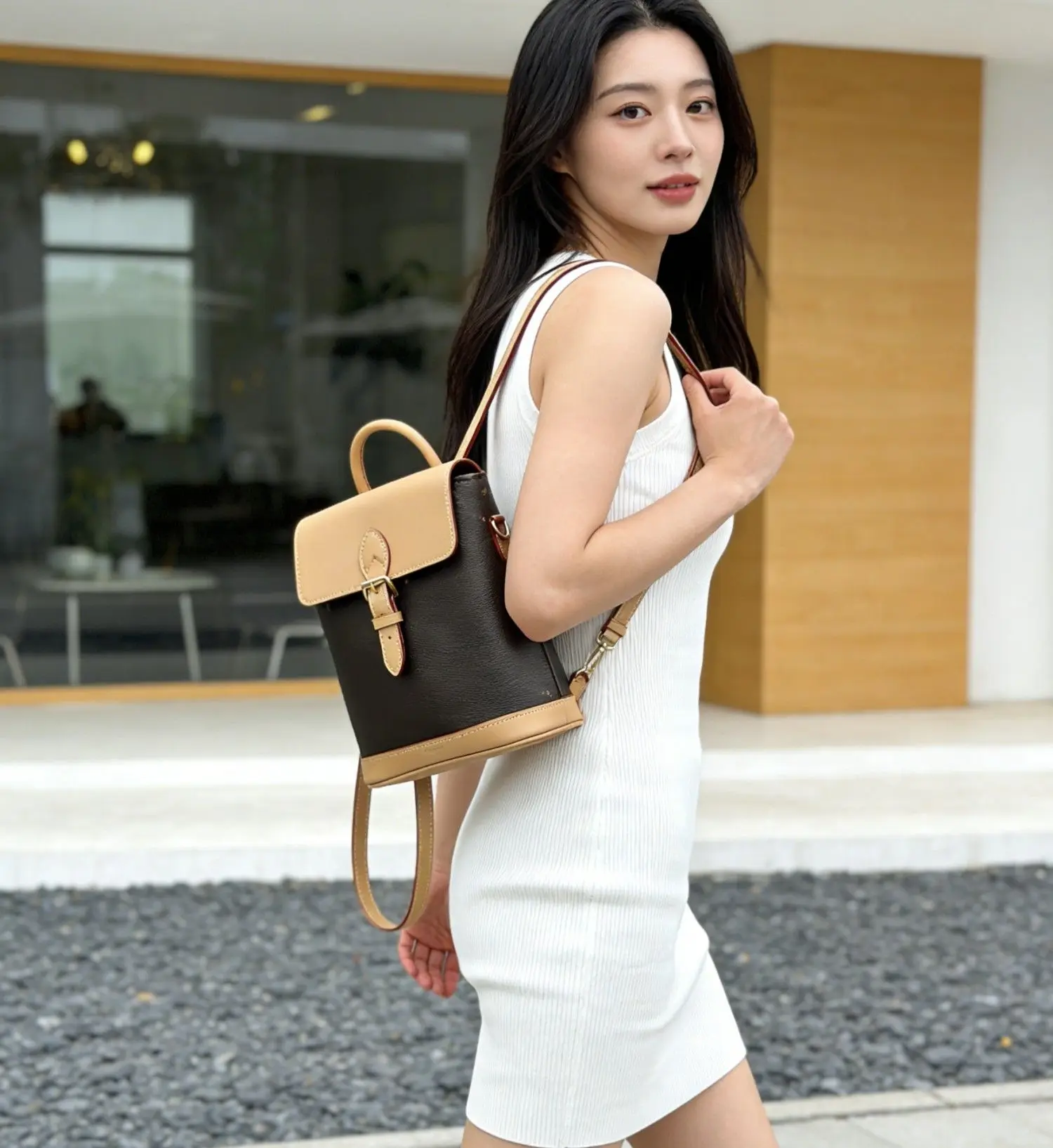 Designer new backpack female new style retro leisure presbyter large capacity backpack print fashion trend line big bag
Designer new backpack female new style retro leisure presbyter large capacity backpack print fashion trend line big bag