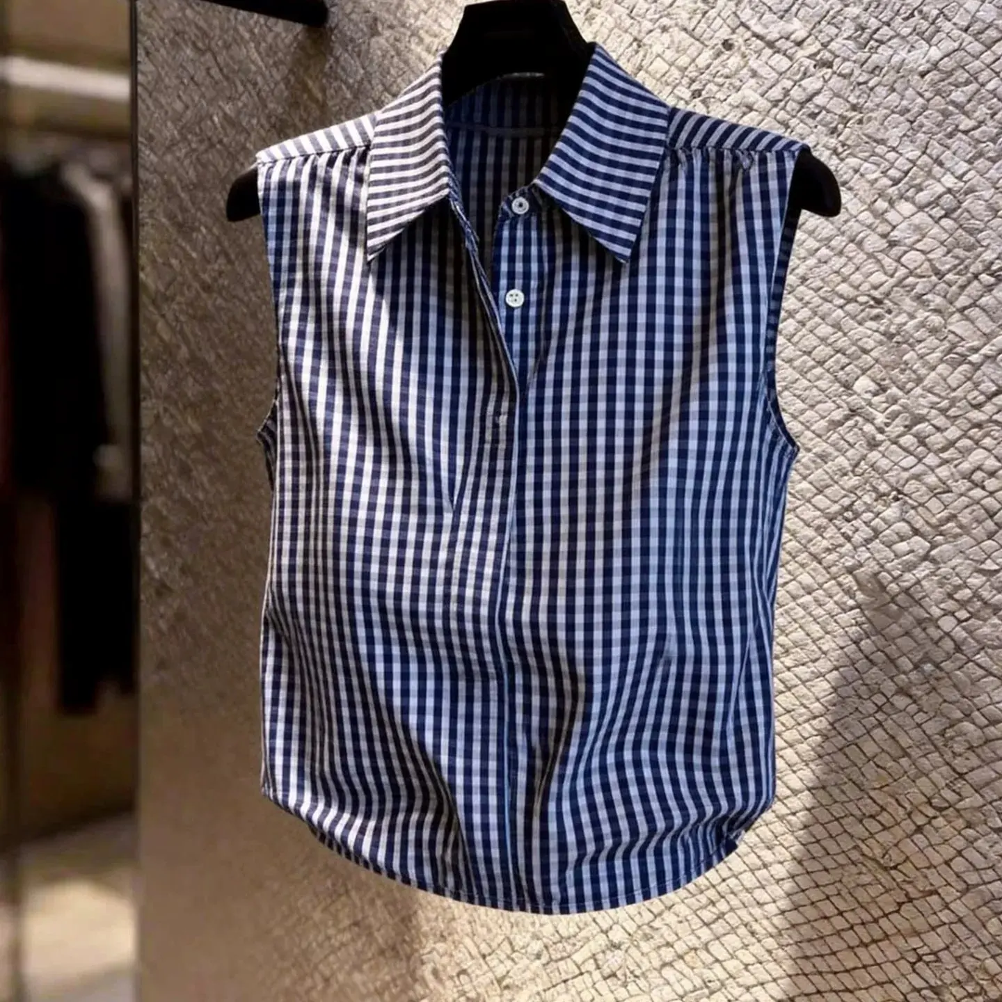 Stylish Plaid Collarless Sleeveless Vest for Women Breathable Lightweight Slimming Summer Korean Fashion Polyester Fiber
Stylish Plaid Collarless Sleeveless Vest for Women Breathable Lightweight Slimming Summer Korean Fashion Polyester Fiber
