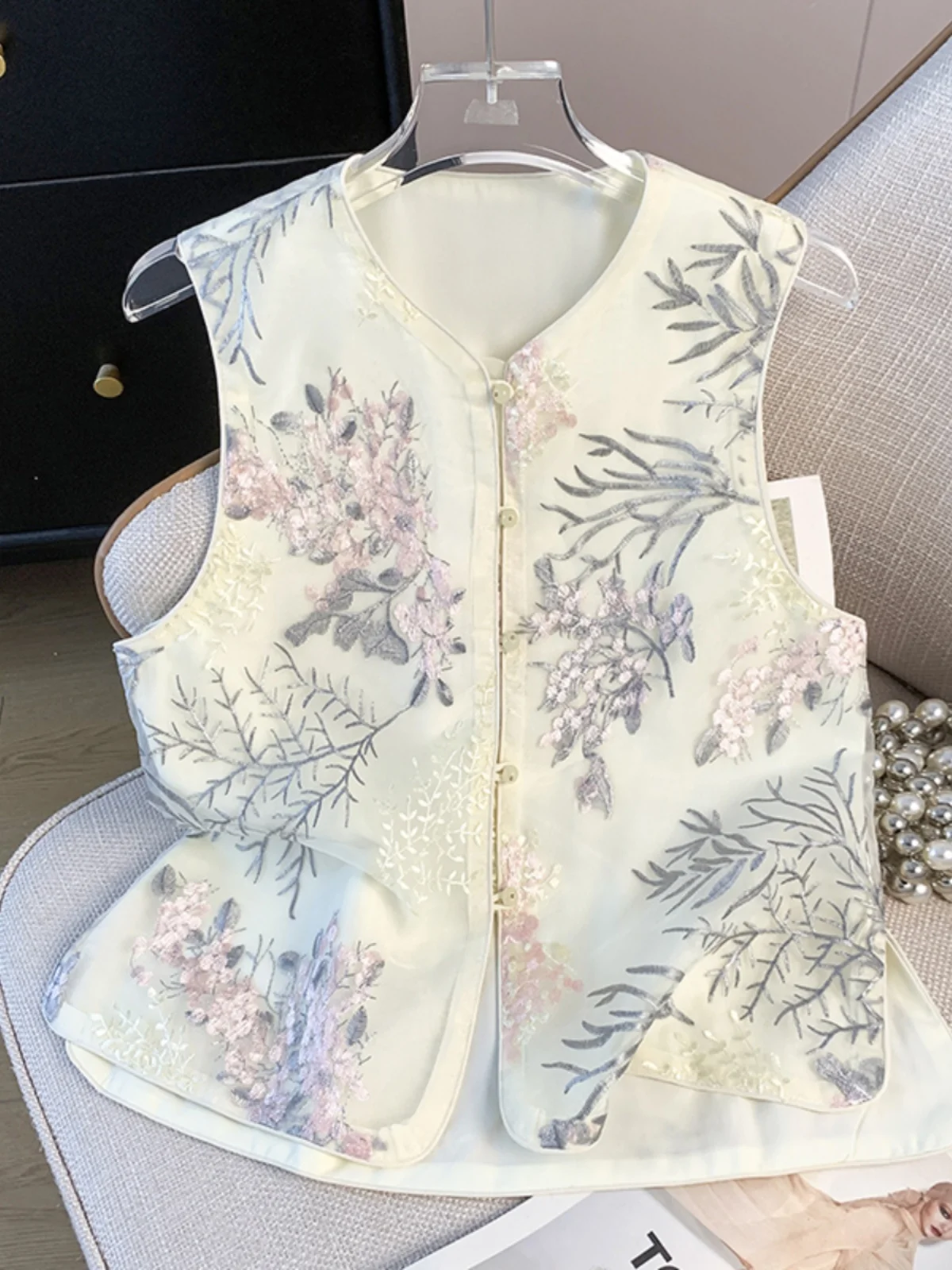 Новый китайский женский тюнет с вышивкой и пуговицами с цветочным узором V-Ne, обычная длина све, Faion для поездок на работу
Новый китайский женский тюнет с вышивкой и пуговицами с цветочным узором V-Ne, обычная длина све, Faion для поездок на работу