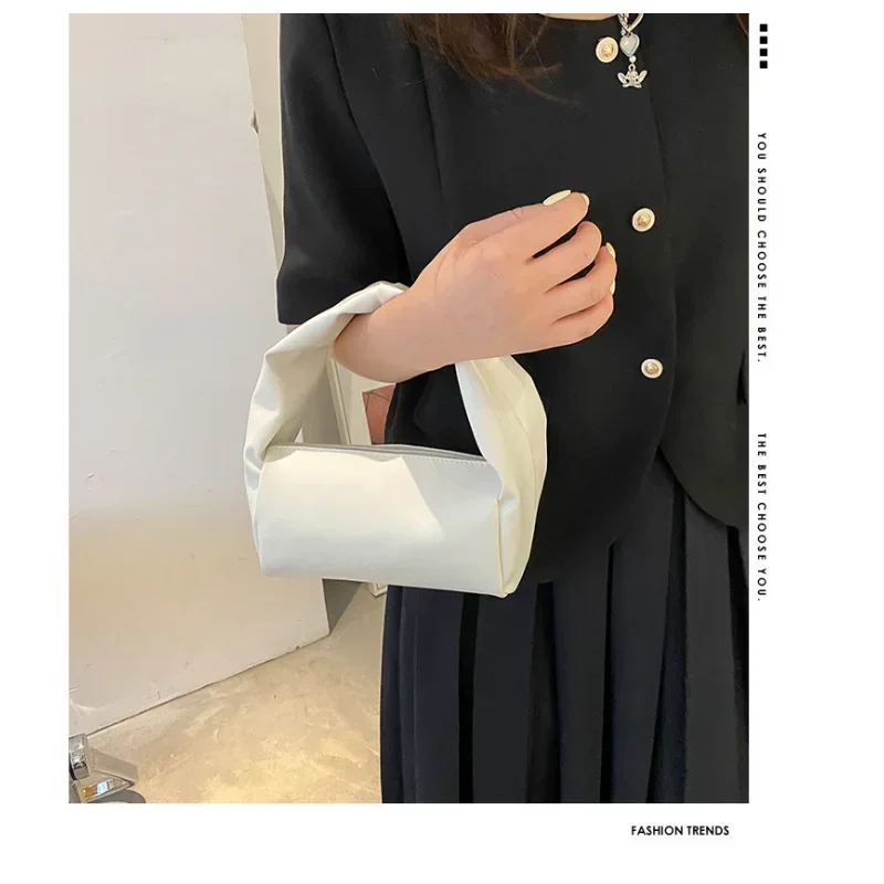 New One Shoulder Armpit Bags Fashion Knot Tofu Handbag Women's Subaxillary Bag Simple Casual Soft Pillow Bag Solid Color
New One Shoulder Armpit Bags Fashion Knot Tofu Handbag Women's Subaxillary Bag Simple Casual Soft Pillow Bag Solid Color