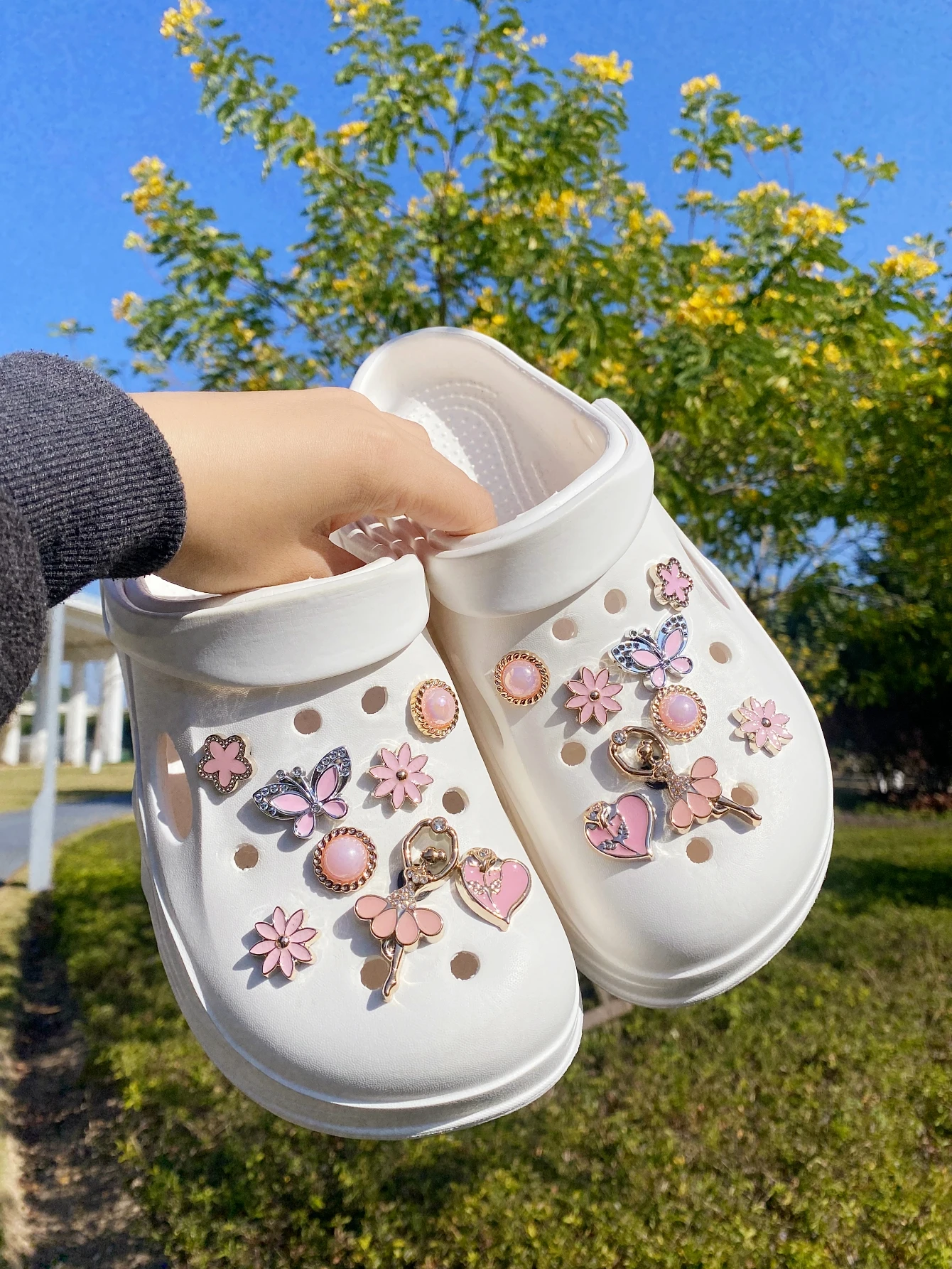 16 pink dancing girl, butterfly and flower DIY decorations, multi-functional shoe clip accessories suitable for women's sandals,
16 pink dancing girl, butterfly and flower DIY decorations, multi-functional shoe clip accessories suitable for women's sandals,