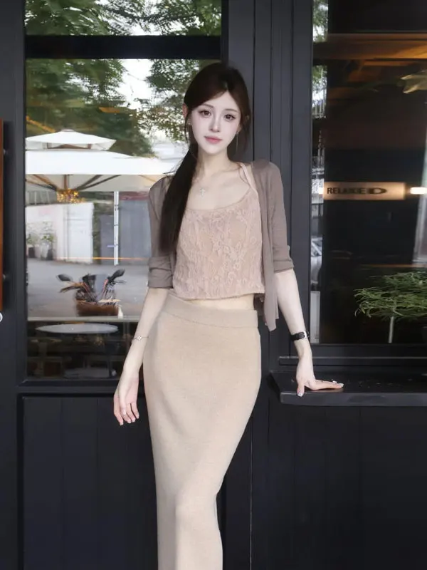 Fashionable Elegant Three-Piece Set with Open Cardigan Strap Top Half Skirt for Spring Autumn Seasonal Wear for Young Women
Fashionable Elegant Three-Piece Set with Open Cardigan Strap Top Half Skirt for Spring Autumn Seasonal Wear for Young Women