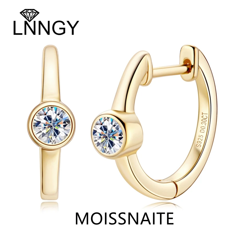 Lnngy Sterling Silver Earrings 925 Exquisite Bezel Setting 4MM 0.3CT Moissanite Hoop Earring For Women Temperament Fine Jewelry
Lnngy Sterling Silver Earrings 925 Exquisite Bezel Setting 4MM 0.3CT Moissanite Hoop Earring For Women Temperament Fine Jewelry