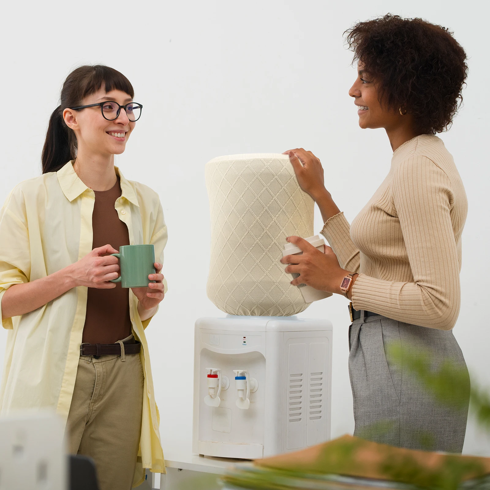 Water Bucket Cover 5 Gallon Elastic Washable Dust Proof For Office Home Use Protector Sleeve Container Shield Cover
Water Bucket Cover 5 Gallon Elastic Washable Dust Proof For Office Home Use Protector Sleeve Container Shield Cover